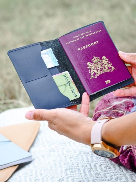 PORTA PASSAPORTO IN PELLE RICICLATA